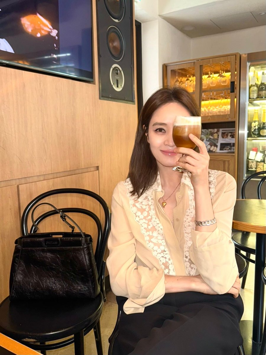 Gale_T22's tweet photo. เป็นคนที่มองกี่ครั้งก็ไม่เบื่อ สวยที่สุด💎🤍💖

#คิมฮเยซู #kimhyesoo #김혜수 https://t.co/QWVTmaGIul