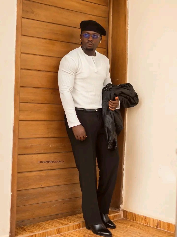 _alaga_lamba's tweet photo. HAPPY BIRTHDAY TO MY HUMBLE SELF 🥳🎊🥂

📸: thedaramolaayo https://t.co/h3U3GY5iIV