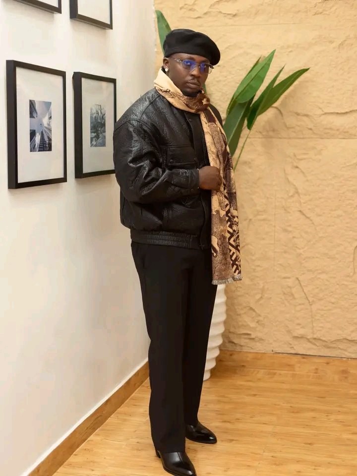 _alaga_lamba's tweet photo. HAPPY BIRTHDAY TO MY HUMBLE SELF 🥳🎊🥂

📸: thedaramolaayo https://t.co/h3U3GY5iIV