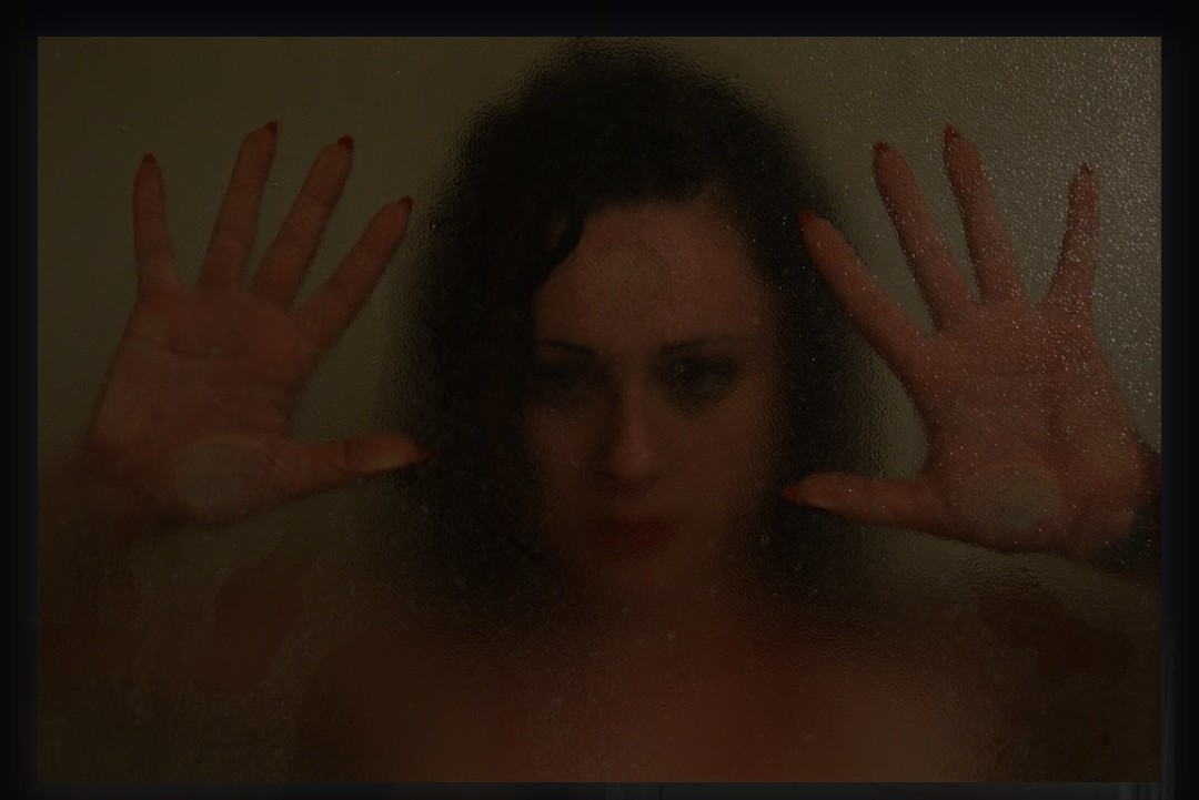 MsSkye143's tweet photo. Some photographs just hit differently years later. 🖤

Fogged glass, moody lighting, bare skin, and one of my favorite compositions from my old modeling days.

#MoodyPhotography #ArtisticModeling #ShowerPhotography #ImpliedNude #NSFW https://t.co/DtypOHhxRX
