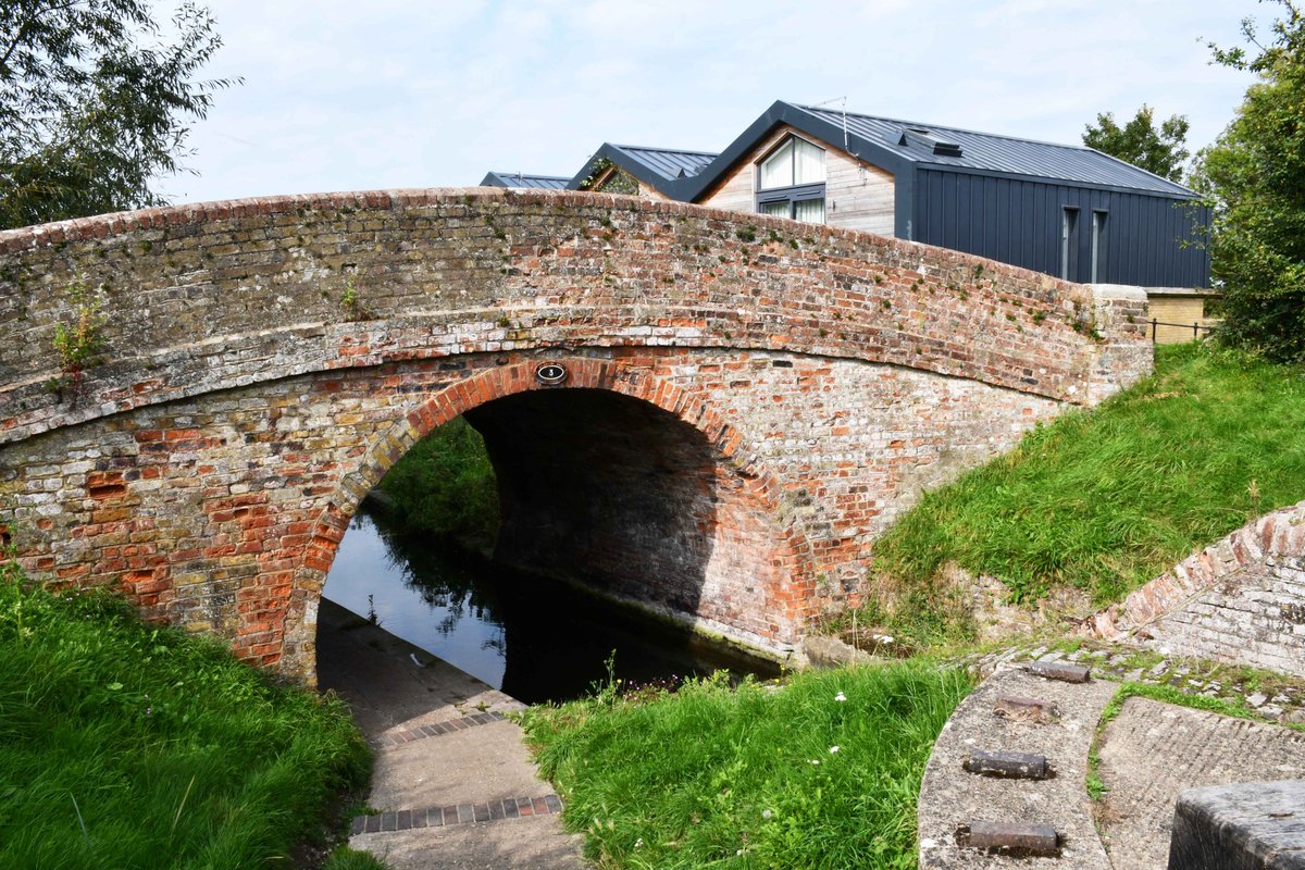 retired_tom's tweet photo. My photos from #September 2020
@CanalRiverTrust #GrandUnionCanal #AylesburyArm #Lock #Bridge #Narrowboat #Reflections
#Canals & #Waterways can provide #Peace & #calm for your own #Wellbeing #Lifesbetterbywater #KeepCanalsAlive https://t.co/N5YbrJGbb4