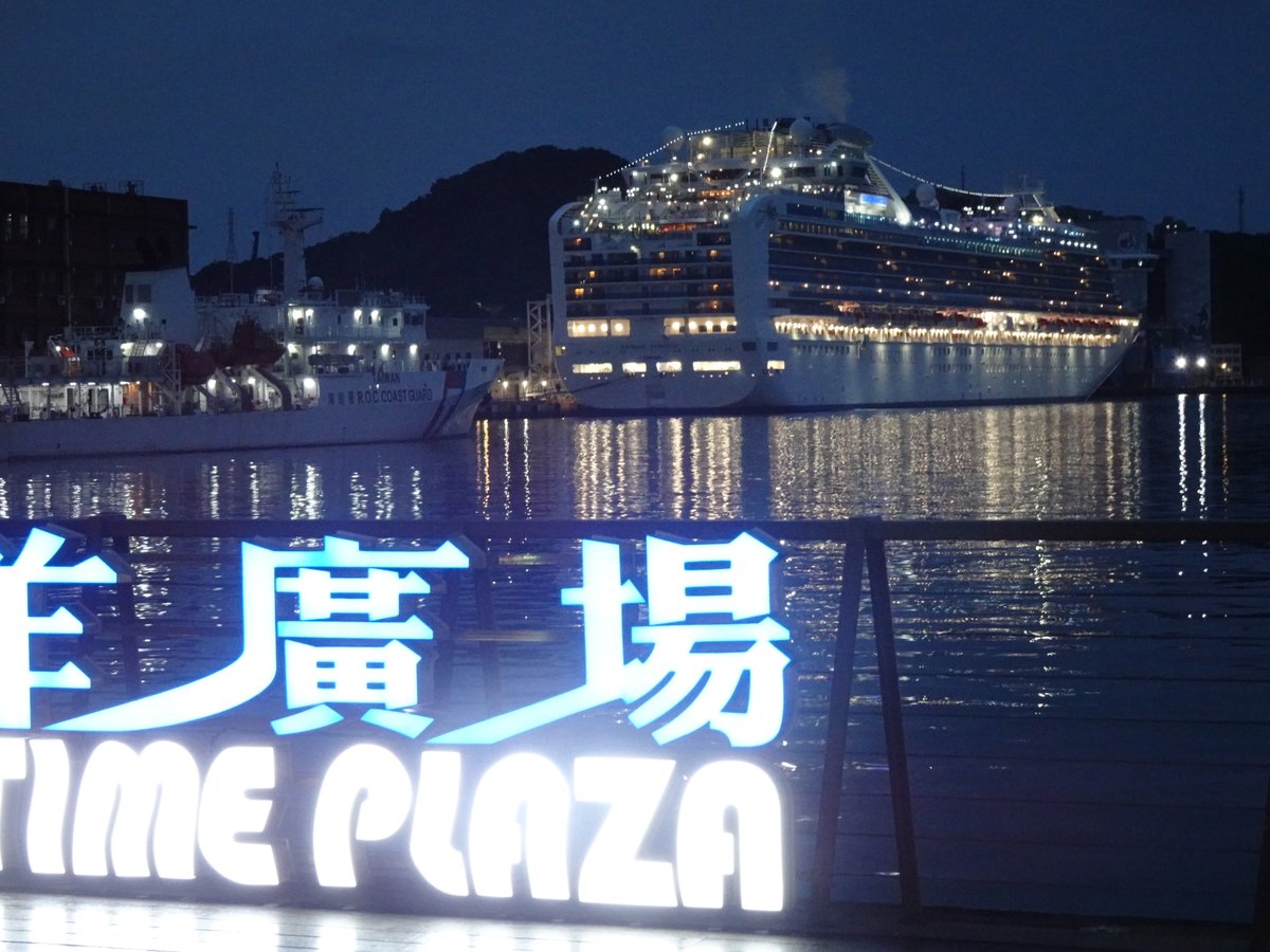 cruise_network's tweet photo. 出たぁ―！ 
今年最後の【ダイヤモンド・プリンセス】直前割引
何と、15日間で＠180,830円！（内側2名1室）
ダイヤモンド・プリンセス 横浜・台北・香港・ベトナム・シンガポール【M633】ポジショニングクルーズ
2026年11月25日～12月9日
予約窓口：船旅専門店クルーズネットワーク 
https://t.co/WSEWjrqd0R

海側＠245,837円　バルコニー＠332,604円
別途、租税・港湾費用等＠29,400円
＊割引枠がなくなり次第終了

#ダイヤモンド・プリンセス #格安クルーズ #直前割引クルーズ
