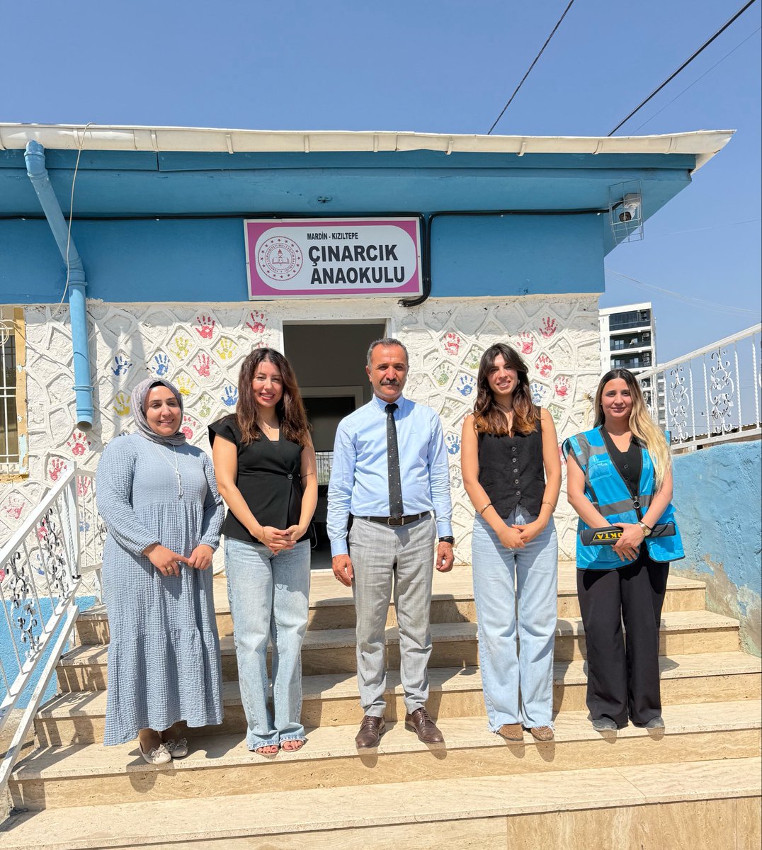 cinarcikanaokul's tweet photo. Yeni eğitim öğretim yılının ilk gününde okulumuzu ziyaret eden İlçe Millî Eğitim Müdürümüz Mahmut Akan, öğrenci, öğretmen ve velilerimizim ilk gün heyecanını paylaştı. 

#ilkdersimizkardeşlik

@tcmeb 
@Yusuf__Tekin 
@ali_eyyupkoca @SuleymnAKIN @makan47 https://t.co/rEZpGMBNuX