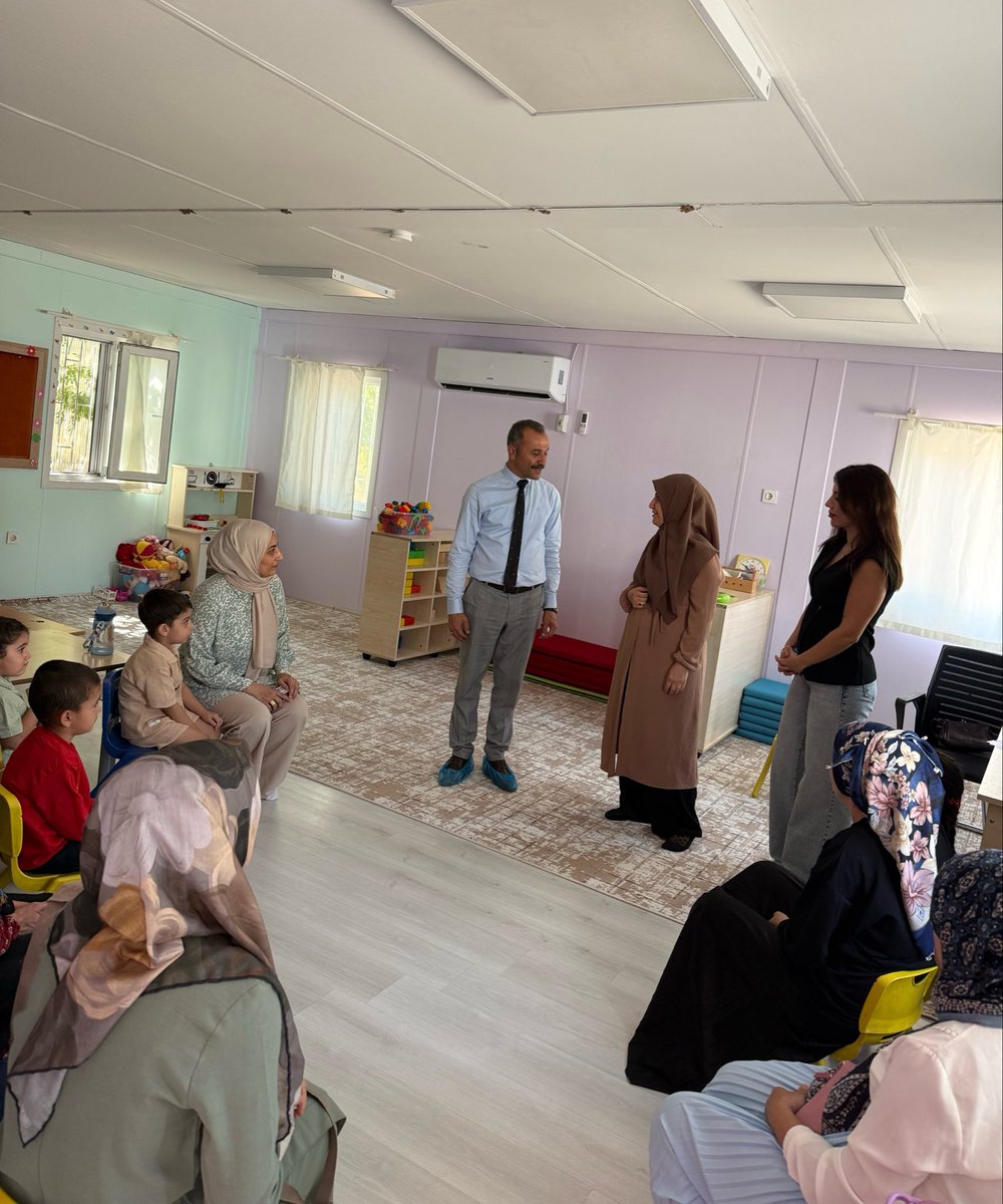 cinarcikanaokul's tweet photo. Yeni eğitim öğretim yılının ilk gününde okulumuzu ziyaret eden İlçe Millî Eğitim Müdürümüz Mahmut Akan, öğrenci, öğretmen ve velilerimizim ilk gün heyecanını paylaştı. 

#ilkdersimizkardeşlik

@tcmeb 
@Yusuf__Tekin 
@ali_eyyupkoca @SuleymnAKIN @makan47 https://t.co/rEZpGMBNuX