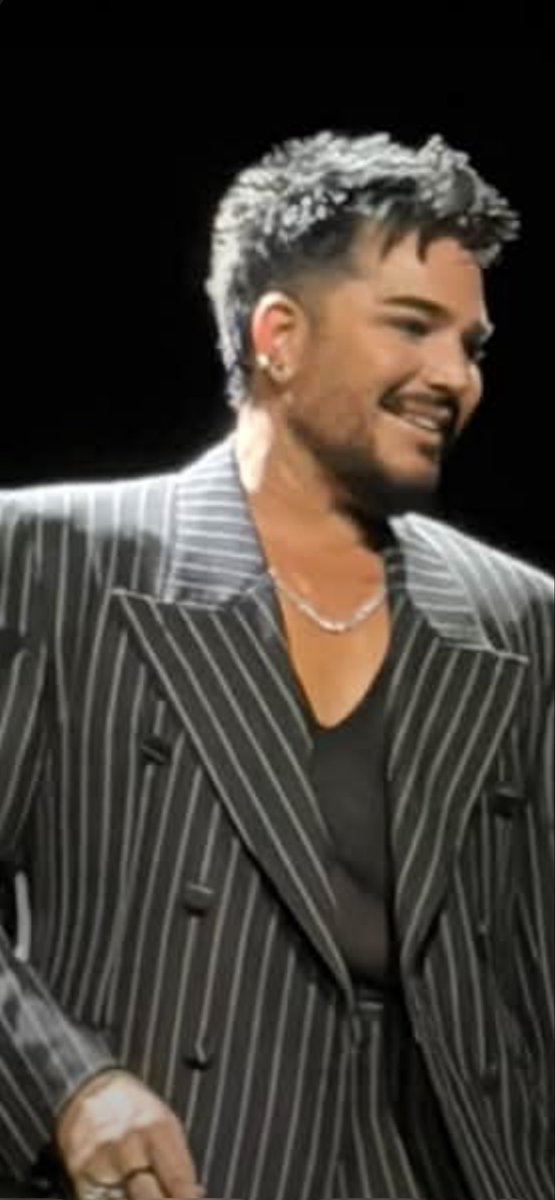 MarilynPackham's tweet photo. Good morning Glamberts, have a fantastic Tuesday everyone 😊☀️🍁💛

Just got to say a huge thankyou to those that shared their pics and videos from the Adam event last night.He looked and sounded absolutely amazing , just gotta love him 
🫠💛
Credit Genevieve _sheets/monalee777 https://t.co/WnFEwuQu4O