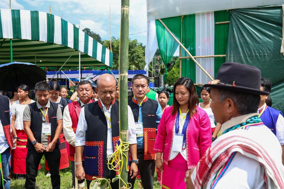 KalingMoyongBJP's tweet photo. Our traditions & culture are our identity! 🌾

Happy to have joined the first-ever “Solung Festival Celebration” of Bosing (I) Banggo at Yagrung Village, East Siang, along with ZPC Smty Ruth Tabing Boko Ji, BJP Spokesperson Shri Tobom Dai Ji, Public Leader Shri Talung Tamuk Ji, Student Leader Shri Raja Tasung Ji & the wonderful people of Bosing (I) Banggo.

I thank the people of Bosing (I) Banggo for their warm hospitality and for celebrating Solung with such enthusiasm, joy and cultural pride. May the spirit of Solung continue to bring harmony, prosperity and togetherness to the community.

#SolungFestival #Bosing_I_Banggo #Yagrung #EastSiang #AdiCulture #AdiTradition
1/4