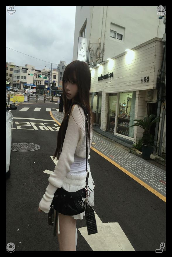 sasukensuke's tweet photo. 🐹Evening Stroll The stars shine brightlyShe would lead him on leisurely strolls through the neighborhood, toss a ball for him to chase in the yard, and snuggle beside him on the sofa, sharing stories of her day, her hopes, her fears. https://t.co/kprcjNrB9P