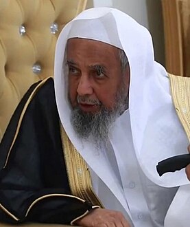 ALfalehaaa's tweet photo. قام الشيخ إسماعيل العتيق - رحمه الله - بجولات دعوية في عدد من بلدان الخليج العربي عام 1379هـ 1959م، ومن ضمنها دولة البحرين، ويَذكُر أنه ركب الباخرة الصغيرة (اللنج) من فرضة مدينة الخُبر إلى البحرين في أواخر شهر ذي الحجة من العام نفسه، وكانت الأُجرة مِن الخُبر إلى البحرين خمسة (أريل) سعودية؛ وذلك لمدة خمس ساعات .. ثم نَزَل في فندق شط العرب في المنامة بخمس روبيات.
= مذكرات وذكريات: ستون عامًا في سبع وخمسين دولة.