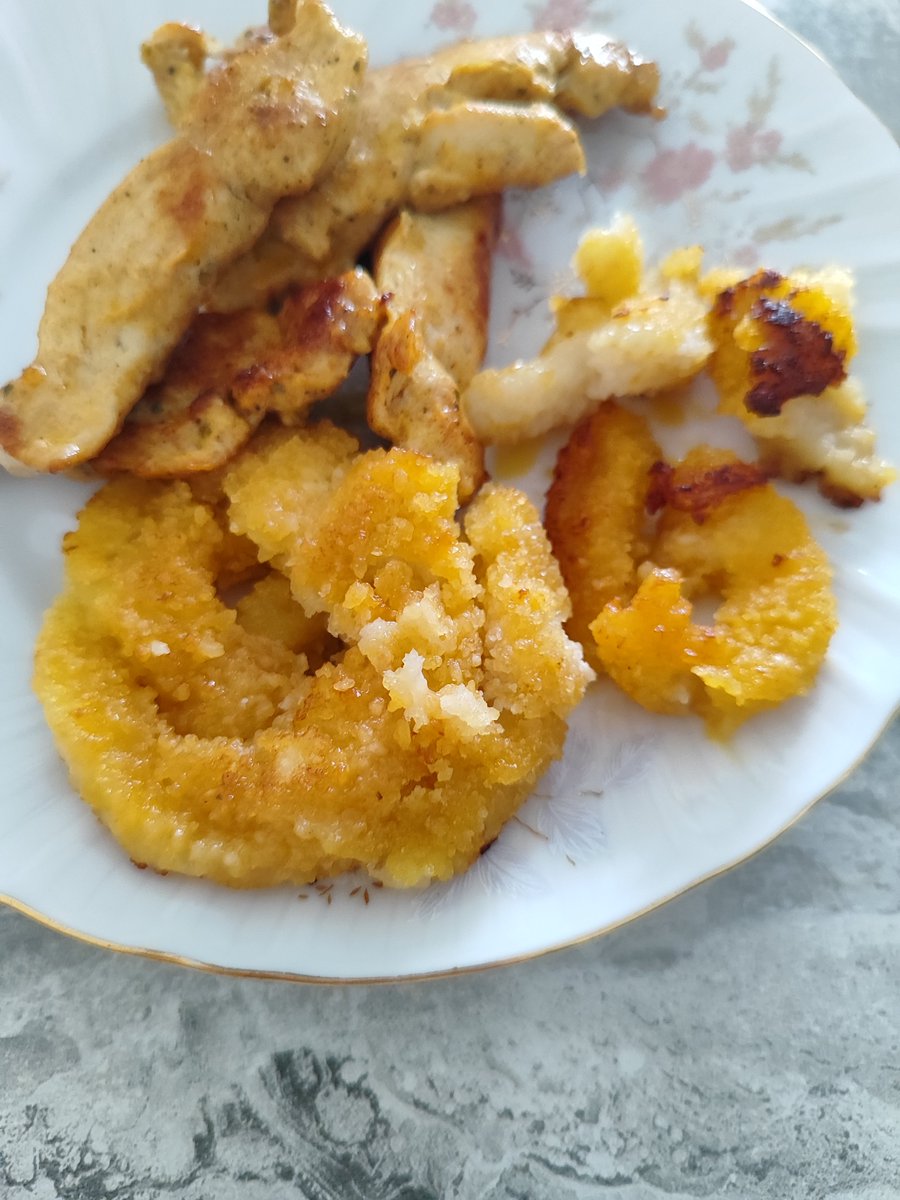 yabgu_3's tweet photo. Kalitelidir diye Superfresh aldım. Allah aşkına bu nasıl soğan halkası @SuperFreshTR https://t.co/Cf5hIyiW43