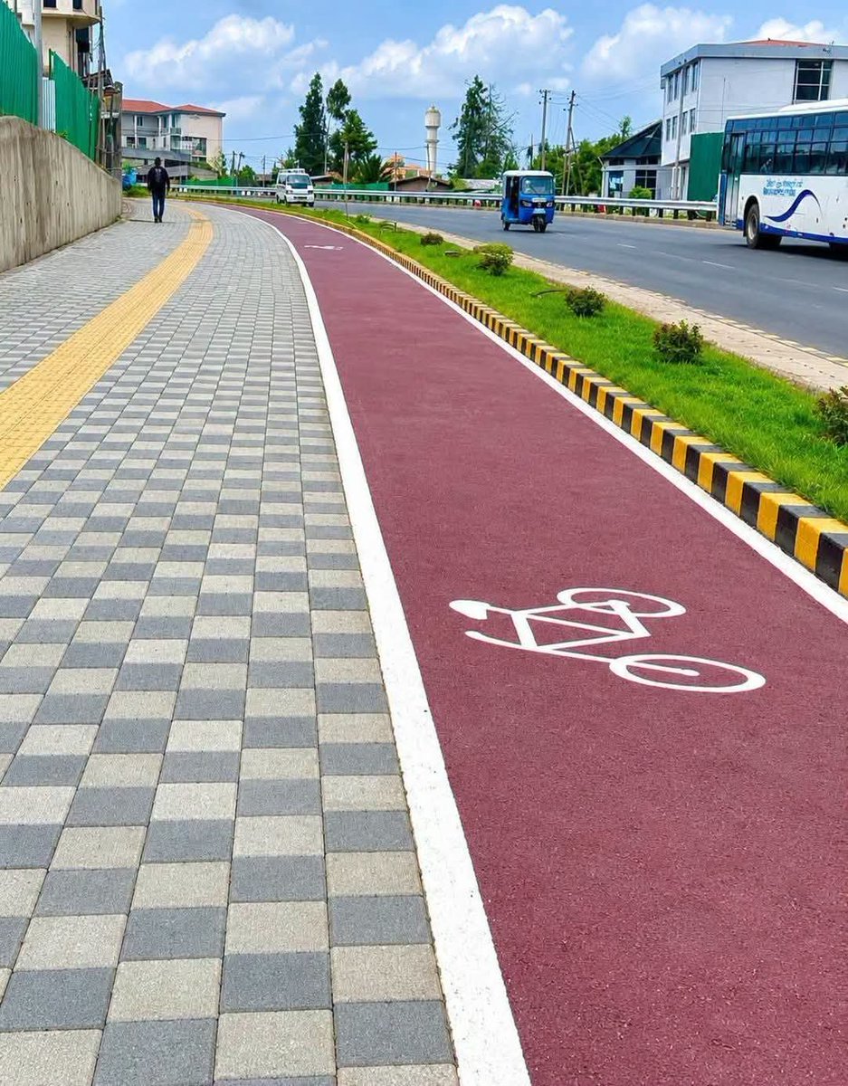GashamaYohannes's tweet photo. #𝗘𝗧𝗛𝗜𝗢𝗣𝗜𝗔: Ethiopia'𝘀 𝗨𝗿𝗯𝗮𝗻 𝗧𝗿𝗮𝗻𝘀𝗳𝗼𝗿𝗺𝗮𝘁𝗶𝗼𝗻

Ethiopia’s corridor development is bringing new beauty and vitality to its cities. Improved roads, walkways, landscaping, lighting, and public spaces are transforming urban environments—not only making movement easier, but also creating cleaner, greener, and more welcoming cities.