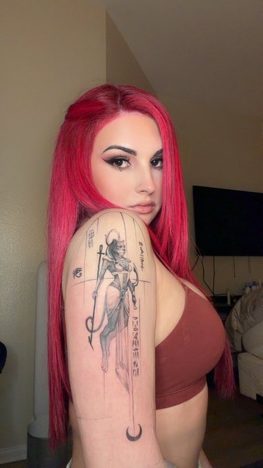 CEObtem's tweet photo. Who's up for a meet with a sexy trans 😋 😜 ❤️
#transwoman #trans #transgender 
https://t.co/lzJ5txJNK1 https://t.co/W75XYZYIgW