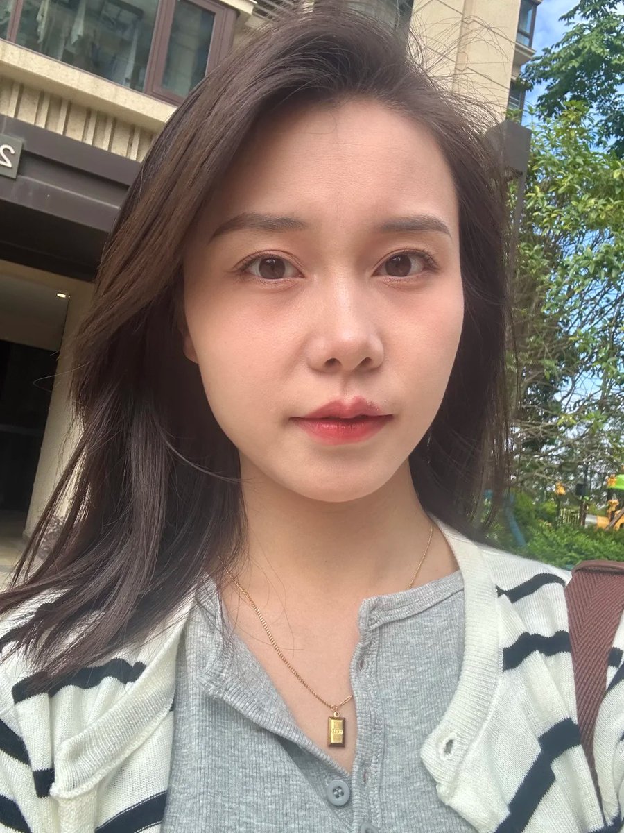 lastnervebitch's tweet photo. 有时候只是想找个人聊聊天，不谈孩子，不谈生活，也不谈那些必须承担的责任。 https://t.co/fXaAM9BIPE