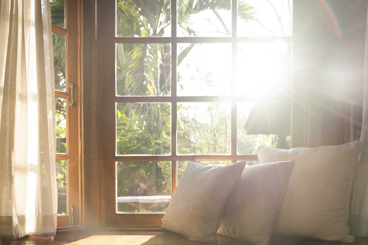 airmd972194's tweet photo. Today’s mood: warm sunlight through the window + old song on loop = soft calm I didn’t know I needed.， https://t.co/vpyVWPe2fa