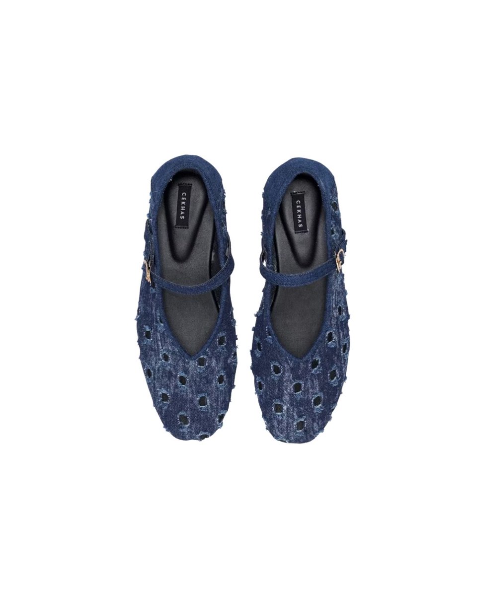 moonlightshasaa's tweet photo. Flatshoes yang cocok buat cewe-cewe corporate tapi tetep bisa keliatan simple but chic!! 😉 https://t.co/K590xJJVZY
