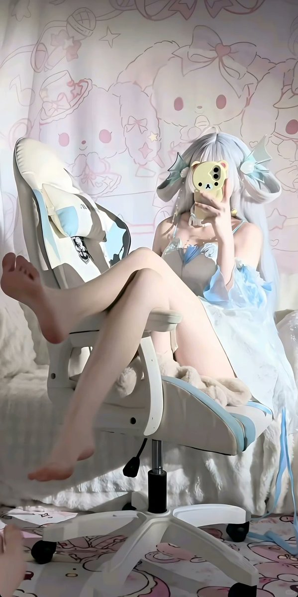 NoFishCat32's tweet photo. 我挺喜欢足控的……因为喜欢被人舔脚

#cosplay https://t.co/CjxF4viQdR