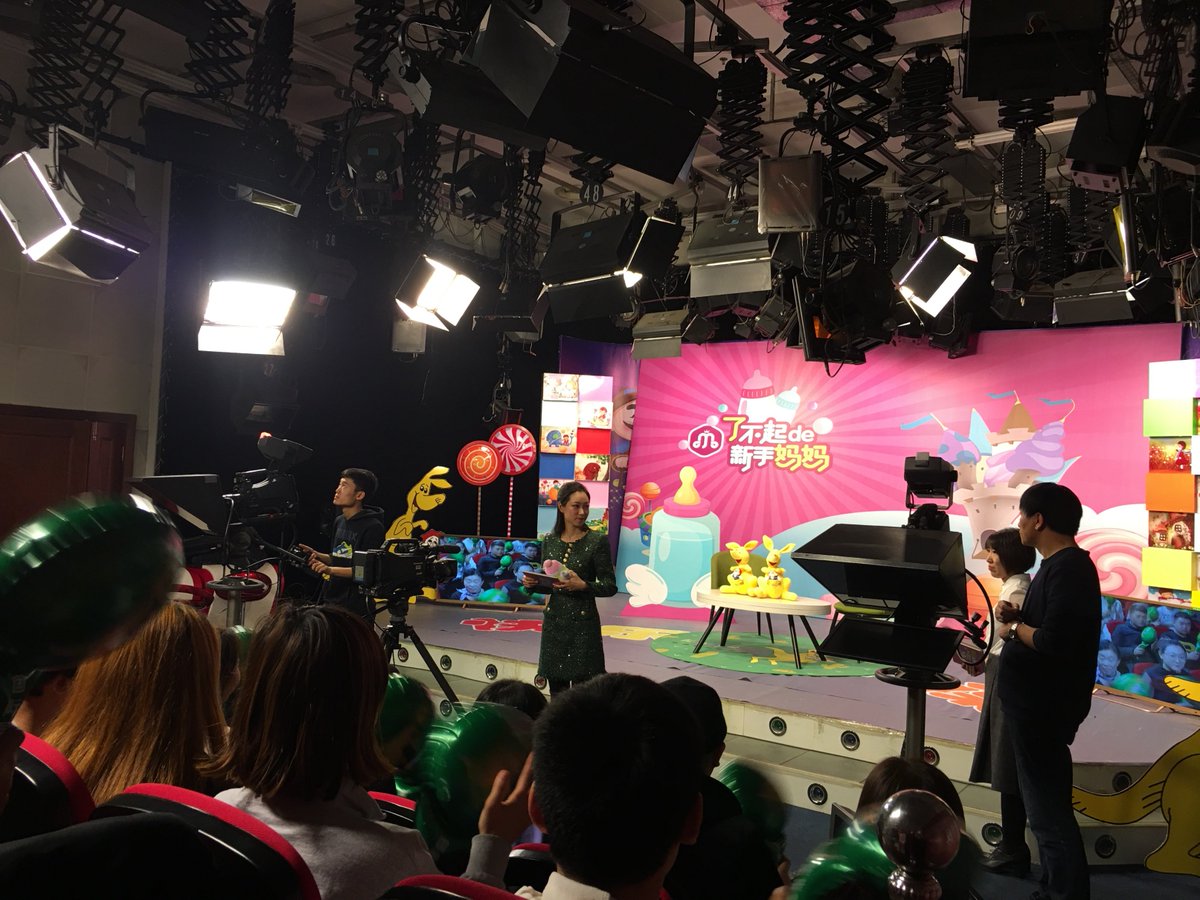 germanmixer's tweet photo. Just finished the hottest new variety show—laugh till my stomach hurts and already can’t wait for next week’s episode! Who else is hooked  #VarietyShowNight， https://t.co/QrIuQiBGgi