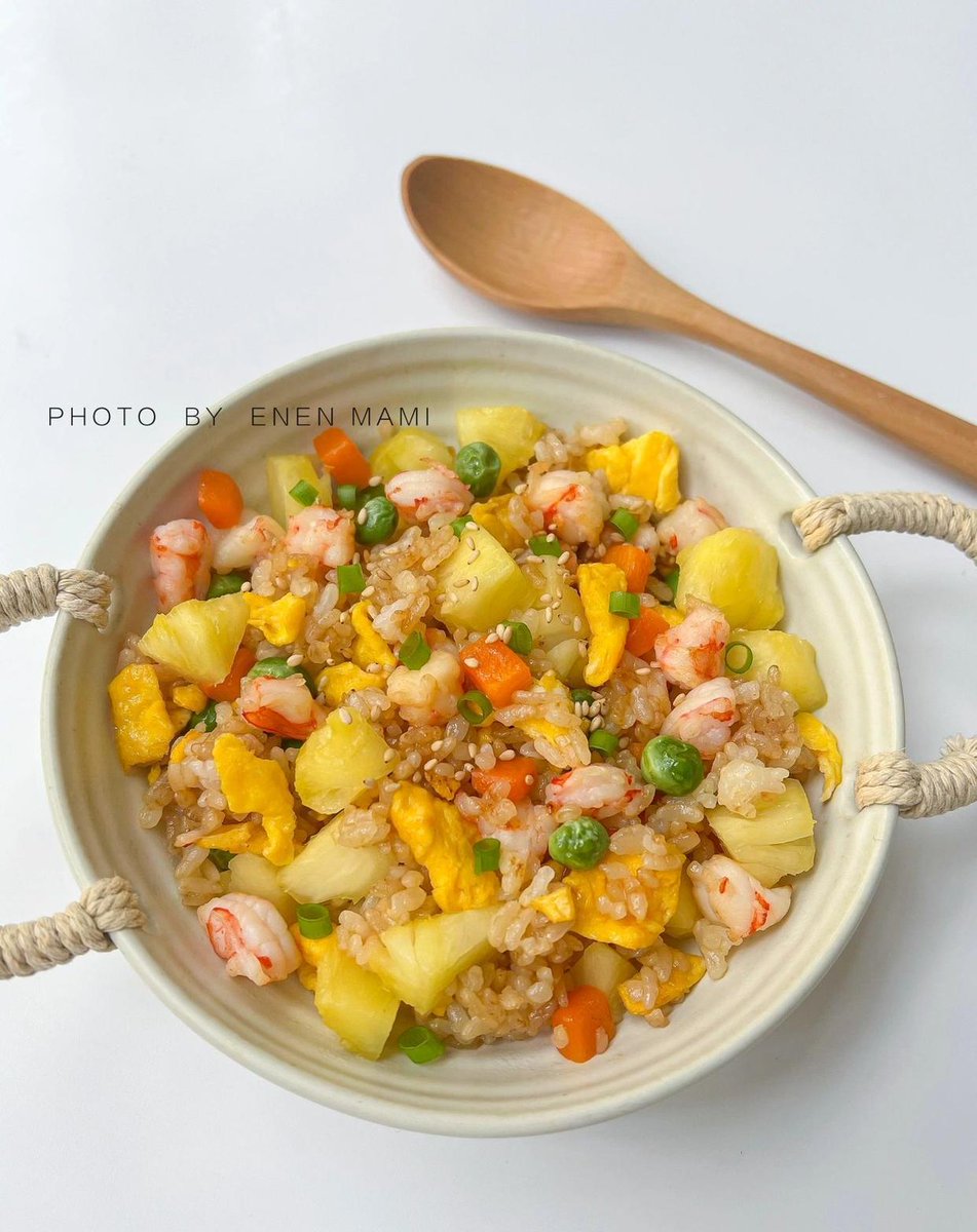 Cindy78109's tweet photo. Craving cozy Indonesian comfort food Today I’m making vibrant nasi goreng – smoky fried rice, tender chicken, crispy shallots, and a zesty lime squeeze. Perfect for a flavorful weeknight pick-me-up!， https://t.co/nh2R8DpUCi