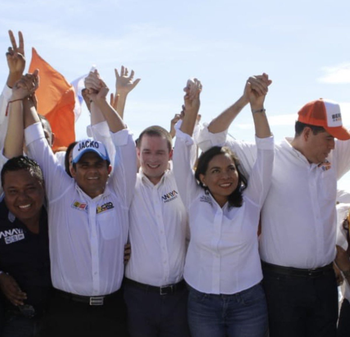 Tlalocdoc's tweet photo. @catrina_nortena @Beatriz_Mojica Dejen de ser paleros, como obradorista no apoyaré ni votaré por tal candidata, posiblemente pierda o tendrá la votación más baja con acercamiento real de la oposición, están menospreciando la estructura política del PRI en Guerrero, y les puede salir muy caro. No entienden 🤦🏻‍♂️ https://t.co/ZaqqacPX5s