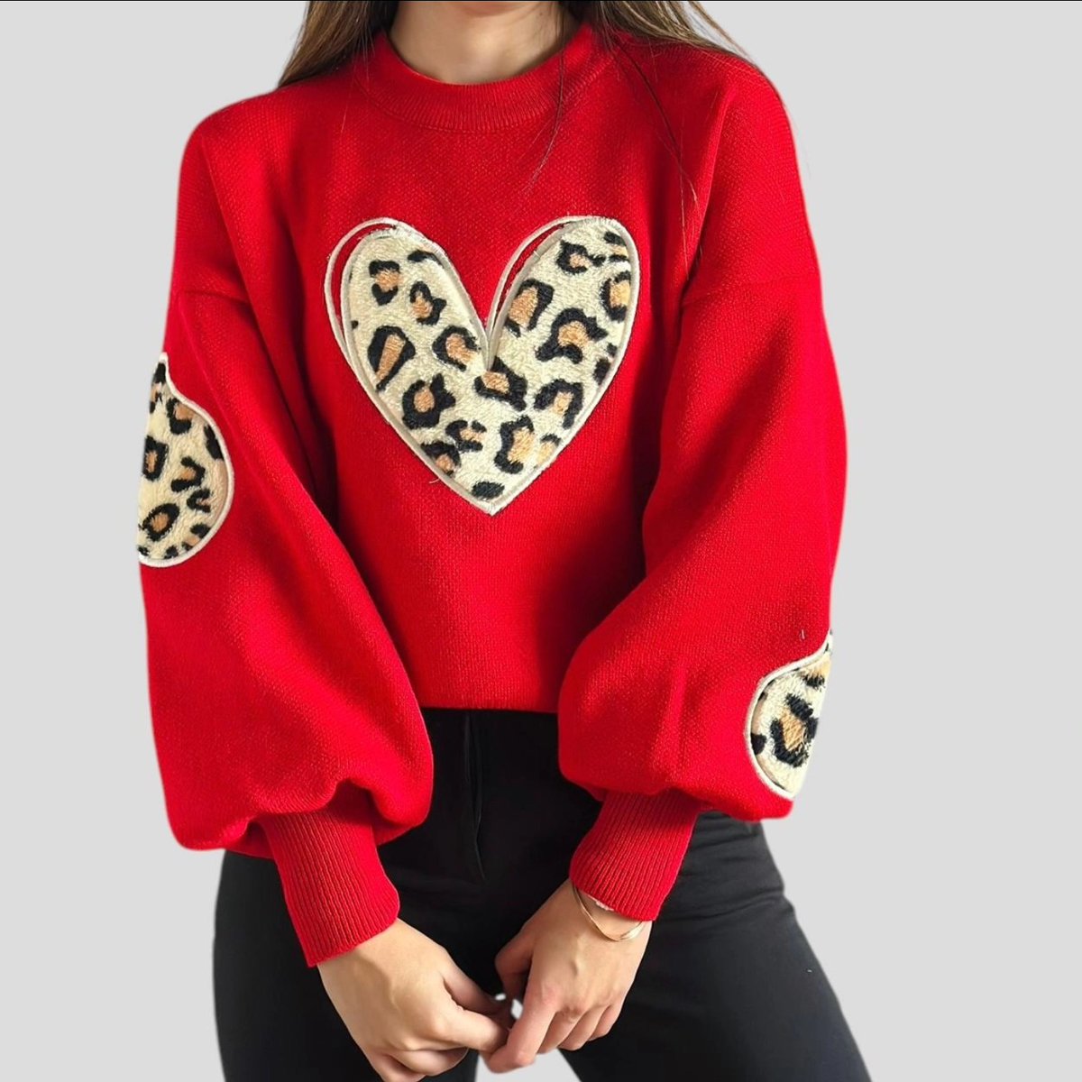 EusebioBeaorg's tweet photo. Lightweight knitted polo sweater with a contrasting collar, V-shaped lapel, and adorable mini-heart pattern. 100% Colombian craftsmanship with excellent-quality finishes. The collegiate polo style is trending, while the heart detail adds a feminine https://t.co/nu9NZZNq9l