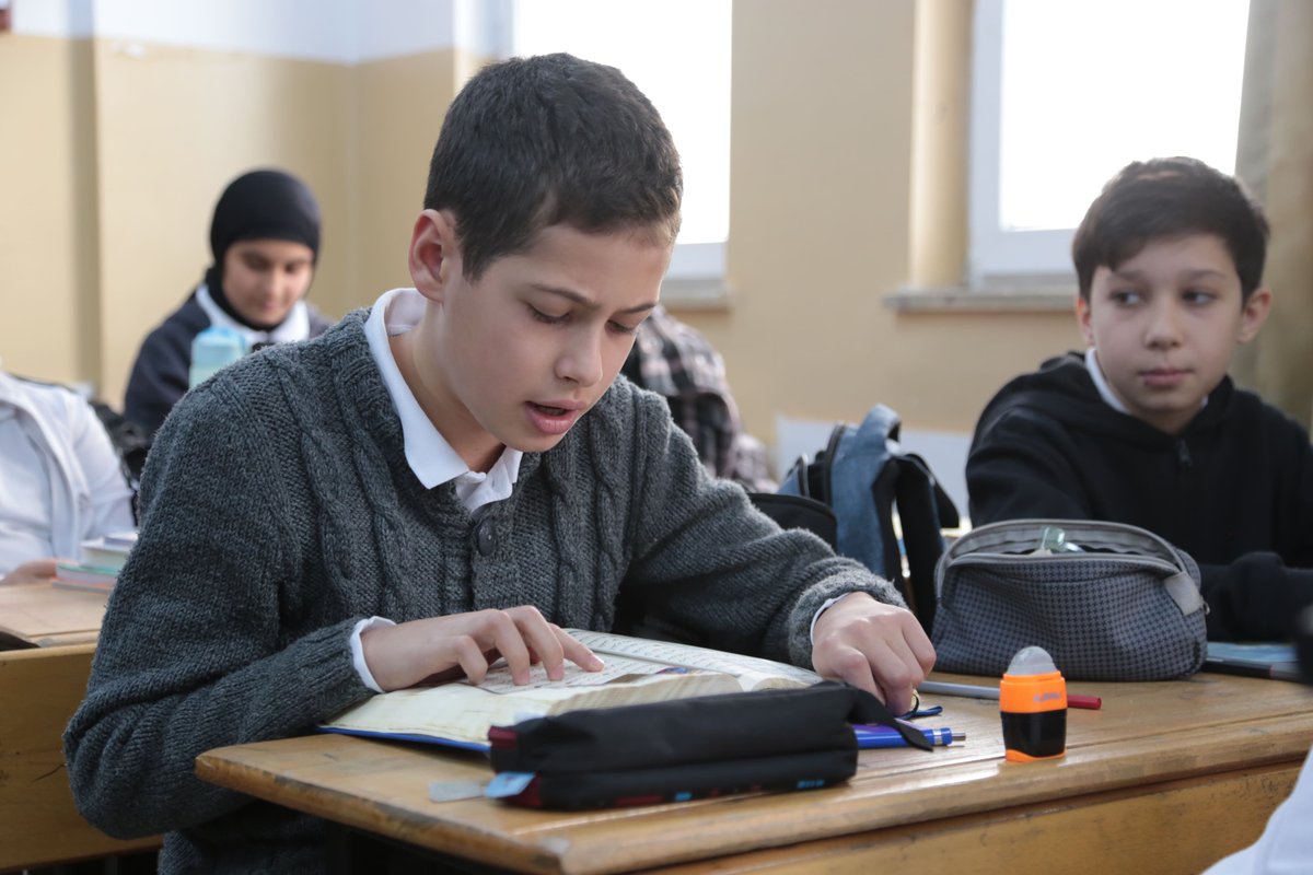 DiyanetVakfi's tweet photo. TDV, seçmeli Kur’an-ı Kerim dersini tercih eden öğrencilere Kur’an hediye edecek

“Dersimi Seçiyorum Kur’an’ımı Alıyorum” projesiyle yeni eğitim öğretim döneminde 50 bin öğrenciye Kur’an-ı Kerim hediye edilecek.

https://t.co/hgSwUjdYcQ

#DersimiSeçiyorumKuranımıAlıyorum https://t.co/G6SprGBmHe