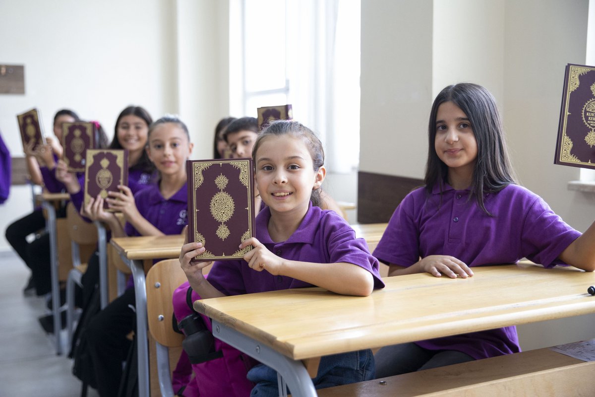 DiyanetVakfi's tweet photo. TDV, seçmeli Kur’an-ı Kerim dersini tercih eden öğrencilere Kur’an hediye edecek

“Dersimi Seçiyorum Kur’an’ımı Alıyorum” projesiyle yeni eğitim öğretim döneminde 50 bin öğrenciye Kur’an-ı Kerim hediye edilecek.

https://t.co/hgSwUjdYcQ

#DersimiSeçiyorumKuranımıAlıyorum https://t.co/G6SprGBmHe