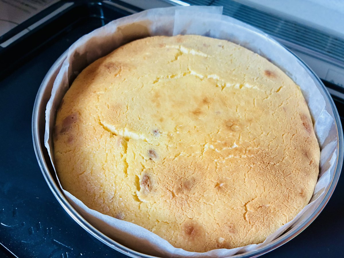 alcinist's tweet photo. ベイクドチーズケーキを作りました🧀

ラン、珈琲、ケーキ、読書。

好きなことに全振りな一日☺︎ https://t.co/QcMj8fclE0