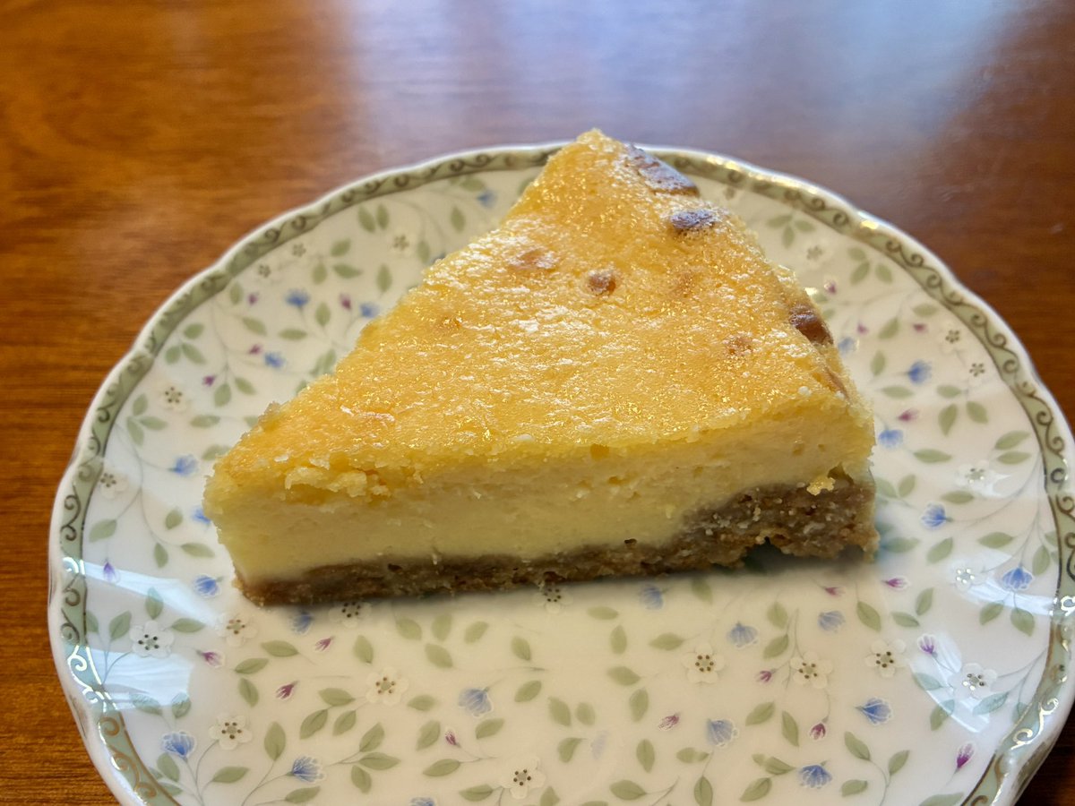 alcinist's tweet photo. ベイクドチーズケーキを作りました🧀

ラン、珈琲、ケーキ、読書。

好きなことに全振りな一日☺︎ https://t.co/QcMj8fclE0