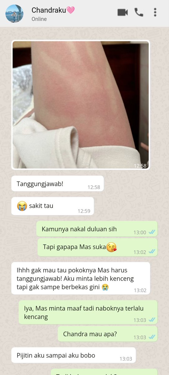 Haye_SMESME's tweet photo. Selamat siang dunianya Santria!
#Cheolchan feat Boo & Hoshi
Dunia Morat-marit AUโ Edisi perkara pijat-memijat yg jadi panjang
Semi R18๐ https://t.co/r3DkRCr2tn