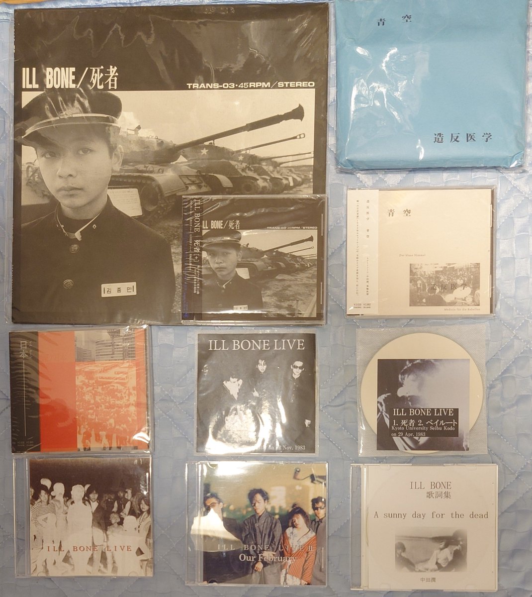 GAUZE1984's tweet photo. 宮西さんの急逝の悲しみも冷めやらぬ中、今度はILL BONE中田潤さんの訃報が…。色々と問題もあった方だそうでしたが、やはりステージに立ち朗々と歌い上げるその姿は震える程格好良かった。モノクロの世界に一輪の紅い花が輝くような、儚くも力強い歌声に想いを馳せて、御冥福を心からお祈りいたします https://t.co/QazRDUIS92
