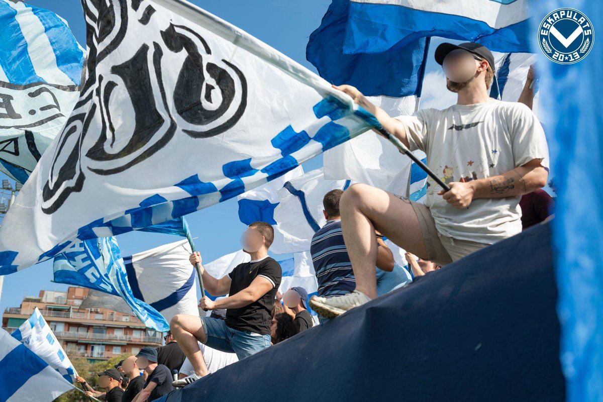 Eskapulats's tweet photo. EUROPA 1-2 HÉRCULES

Els del Nou Sardenya vam tornar a animar durant els 90 minuts tot i la derrota als últims instants. Aquí es lluita fins al final!

[1/2] https://t.co/KMS7kjdmLU