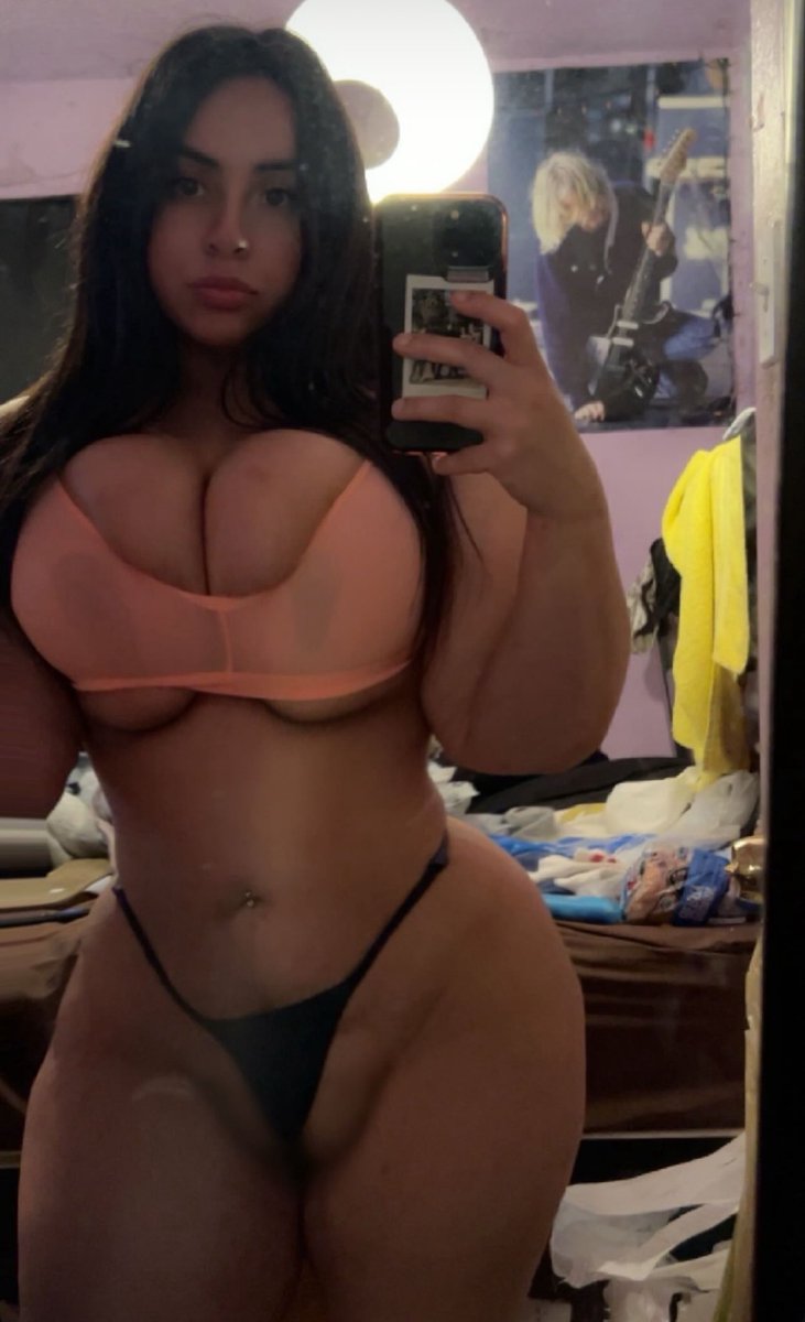 Rogerhhf9's tweet photo. What would you do to her #pussy #latina #candid #thick https://t.co/IAS6M1GieR