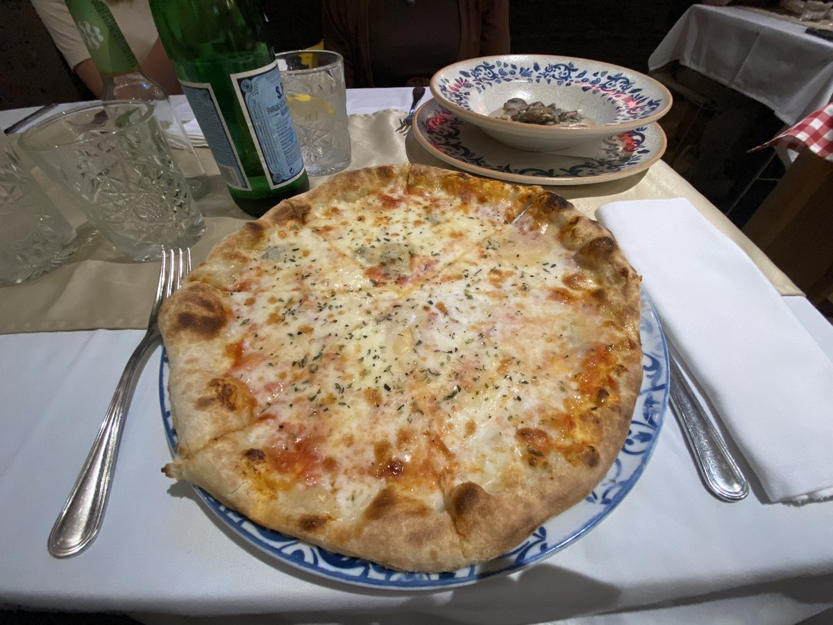 rrwwm's tweet photo. #SeptemberWeerdan #eten wie houdt er niet van? https://t.co/bZoTOqglZA