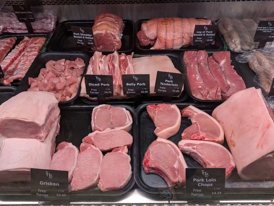 THBurroughs's tweet photo. We have all cuts of pork every week, including shoulder, leg, loin chops, belly, tenderloin, diced and grisken. So what's on the menu this week? https://t.co/VN8qXiFVRG