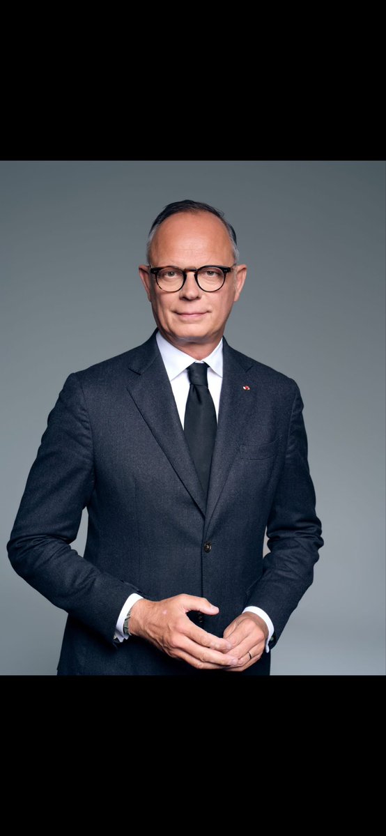 PatChampagnac's tweet photo. On l'avait oublié , mais lors de la loi de finances 2017 , la première de l'ère Macron , était votée , une mesure remplie d'empathie , la fin du cumul , avec une période transitoire de 10 ans , de l'ASS et de l'AAH pour les handicapés .
Cette décision s'applique dés  Janvier 2027 , elle entraînera une perte de ressources pouvant atteindre jusqu'à 600 euros mensuels pour plusieurs milliers de seniors en situation de handicap .
La perte de l'ASS supprime aussi la validation des trimestres accumulés pour la retraite qu'elle permettait d'obtenir ...
Aucun président n'avait osé s'attaquer de la sorte aux handicapés , lui ça ne lui a pas posé le moindre problème . Il a même commencé par ça ., avec son complice E.Philippe à Matignon .
Afin de désamorcer la colère , la  mesure a été différée  de 10 ans ... Mossieur est trop bon .
Ce sera l'un des  derniers cadeaux de ses deux mandats .
Il conclut son passage aux affaires  de la pire des façons , en s'attaquant aux plus fragiles d'entre nous ...
C'est sa marque de fabrique ..  Sa signature ...
(Robert Alfonsi) 
#Macron
#EdouardPhilippe 
Ils se seront attaqués aux plus faibles, retraités , handicapés, étudiants, salariés et classes moyennes.