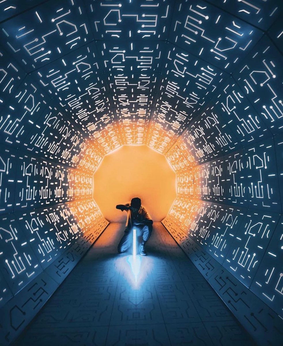 MargartChato's tweet photo. This mind-bending sci-fi short Echo Glow just dropped! Parallel timelines, unexpected connections, and a twist that’ll make you rewind. Watch it NOW  [link] #SciFiShorts， https://t.co/upwwfAebkg