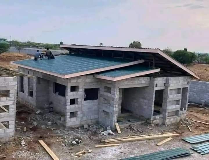 Savheya_Happie's tweet photo. Ways to reduce construction cost for a normal house;
1. Adopt skillion roof 
2. Avoid very big windows to reduce aluminium works 
3. Use red common bricks (maSecond) instead of blue heart Common bricks 
4. Reduce internal partition walls. Adopt open plan 
5. Adopt polished floors to run away from screeding & tiling
7. Reduce ceiling to floor height to 2.7 
8. Use underground tubing for electrical sockets 

Any more recommendations