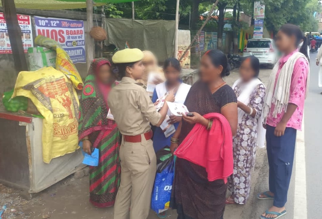ghazipurpolice's tweet photo. दिनांक 15.09.2026 को जनपद गाजीपुर के #थाना_जमानियां की मिशन शक्ति टीम द्वारा #मिशन_शक्ति_फेज_5 (द्वितीय चरण)के तहत महिलाओं/बालिकाओं/छात्राओं को #WomenPowerline-1090, 181, 112 #CMHelpline-1076 व विभिन्न योजनाओं के बारे मे जागरूक कर पम्पलेट वितरित किया गया। #WomenEmpowermen
#MissionShakti5
#नारी_सुरक्षा_सम्मान_स्वावलंबन
@Uppolice
@IgRangeVaranasi
@adgzonevaranasi