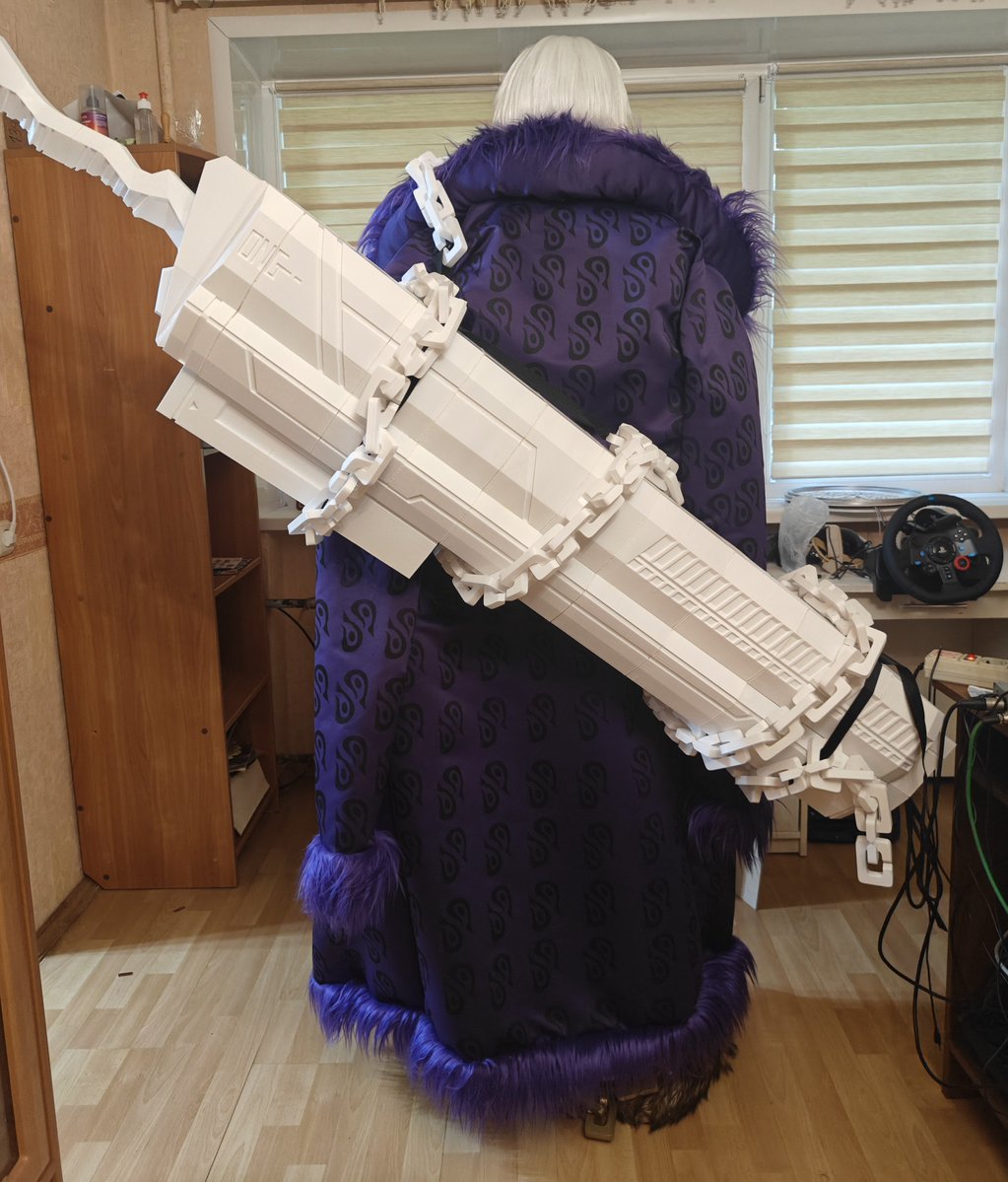 Mistr00sGaming's tweet photo. @Masked54891056 @foskoh_ I tried to do it, but it too heavy and pull whole costume to the back https://t.co/fY5mWOprye