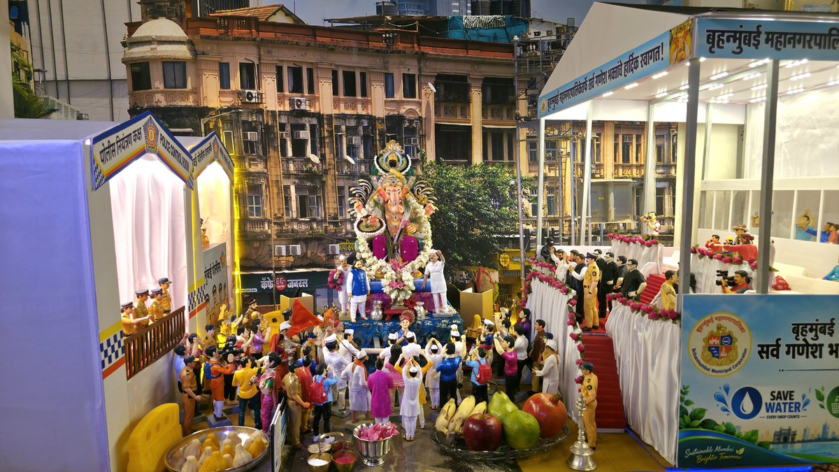 MannRele7's tweet photo. Girgaon Chowpatty Theme Decoration 2026 at Residence.
Visarjan teaches us that everything that comes must one day go, but Bappa who lives in your heart never truly leaves.
@MPLodha @mieknathshinde @Dev_Fadnavis @ShelarAshish #Girgaon https://t.co/m87jwV7Qb4