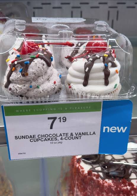 Lylylimia's tweet photo. Guys look at the sundae cupcakes from Publix https://t.co/v1fGWi4txW