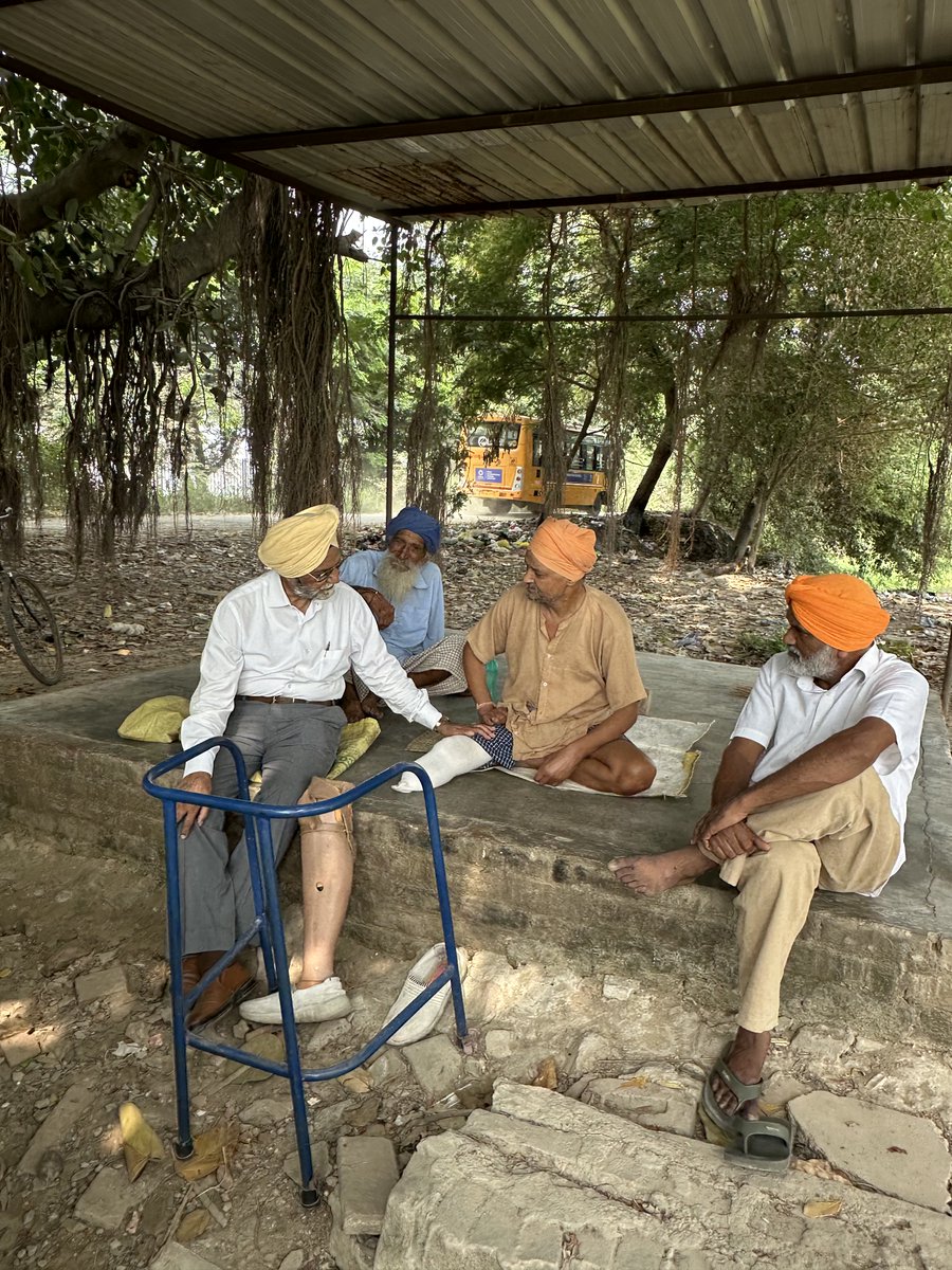 DrLSRandhawa's tweet photo. ਅਟਾਰੀ ਹਲਕੇ ਦੇ ਪਿੰਡ ਭਗਤੂਪੁਰਾ ਵਿਖੇ ਦਿ ਹੋਪ ਸੁਸਾਇਟੀ ਵੱਲੋਂ ਸਰਕਾਰੀ ਐਲੀਮੈਂਟਰੀ ਸਕੂਲ ਭਗਤੂਪੁਰਾ ਵਿੱਚ ਫਲਦਾਰ ਬੂਟੇ ਲਗਾਏ ਗਏ। ਇਸ ਮੌਕੇ ਸਕੂਲ ਦੇ ਸਟਾਫ਼, ਪਿੰਡ ਦੇ ਸਰਪੰਚ, ਪੰਚਾਂ ਅਤੇ ਹੋਰ ਮੋਹਤਬਰ ਸੱਜਣਾਂ ਵੱਲੋਂ ਇਸ ਉਪਰਾਲੇ ਵਿੱਚ ਸਹਿਯੋਗ ਦਿੱਤਾ ਗਿਆ।
#HalkaAttari #drlakhbirsinghrandhawa #Congress https://t.co/DABG5bz22l