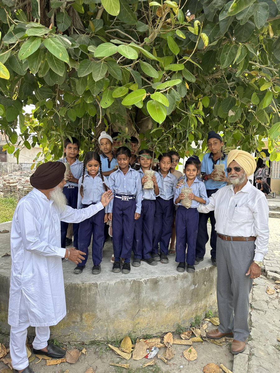 DrLSRandhawa's tweet photo. ਅਟਾਰੀ ਹਲਕੇ ਦੇ ਪਿੰਡ ਭਗਤੂਪੁਰਾ ਵਿਖੇ ਦਿ ਹੋਪ ਸੁਸਾਇਟੀ ਵੱਲੋਂ ਸਰਕਾਰੀ ਐਲੀਮੈਂਟਰੀ ਸਕੂਲ ਭਗਤੂਪੁਰਾ ਵਿੱਚ ਫਲਦਾਰ ਬੂਟੇ ਲਗਾਏ ਗਏ। ਇਸ ਮੌਕੇ ਸਕੂਲ ਦੇ ਸਟਾਫ਼, ਪਿੰਡ ਦੇ ਸਰਪੰਚ, ਪੰਚਾਂ ਅਤੇ ਹੋਰ ਮੋਹਤਬਰ ਸੱਜਣਾਂ ਵੱਲੋਂ ਇਸ ਉਪਰਾਲੇ ਵਿੱਚ ਸਹਿਯੋਗ ਦਿੱਤਾ ਗਿਆ।
#HalkaAttari #drlakhbirsinghrandhawa #Congress https://t.co/DABG5bz22l