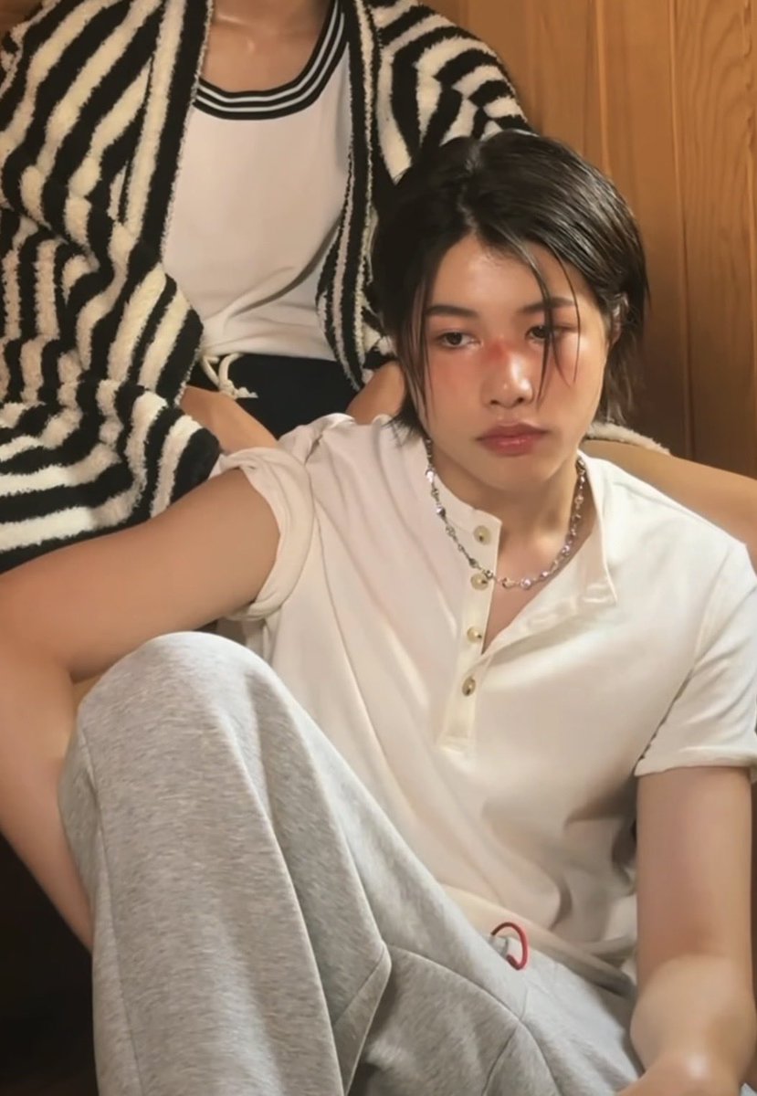 loutifulday's tweet photo. LOUIS for Dazed Korea 2026 October Issue

omg he’s so prettyyy😭😭💖

#LOUIS #루이 #LNGSHOT #롱샷 https://t.co/uWbX47JvU7