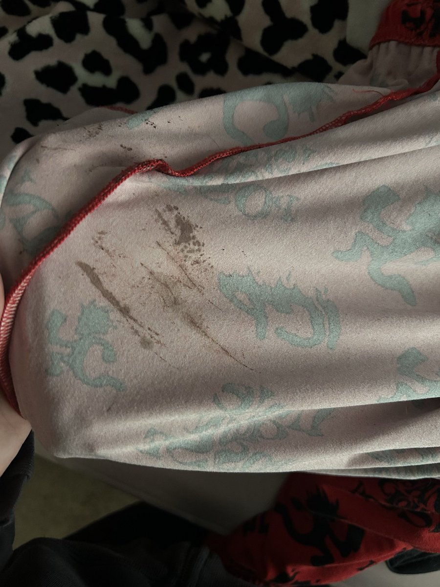 m0rgan143's tweet photo. how the hell do I get the stains out? these are my fav pants 💔 https://t.co/w75w1C5Kgc