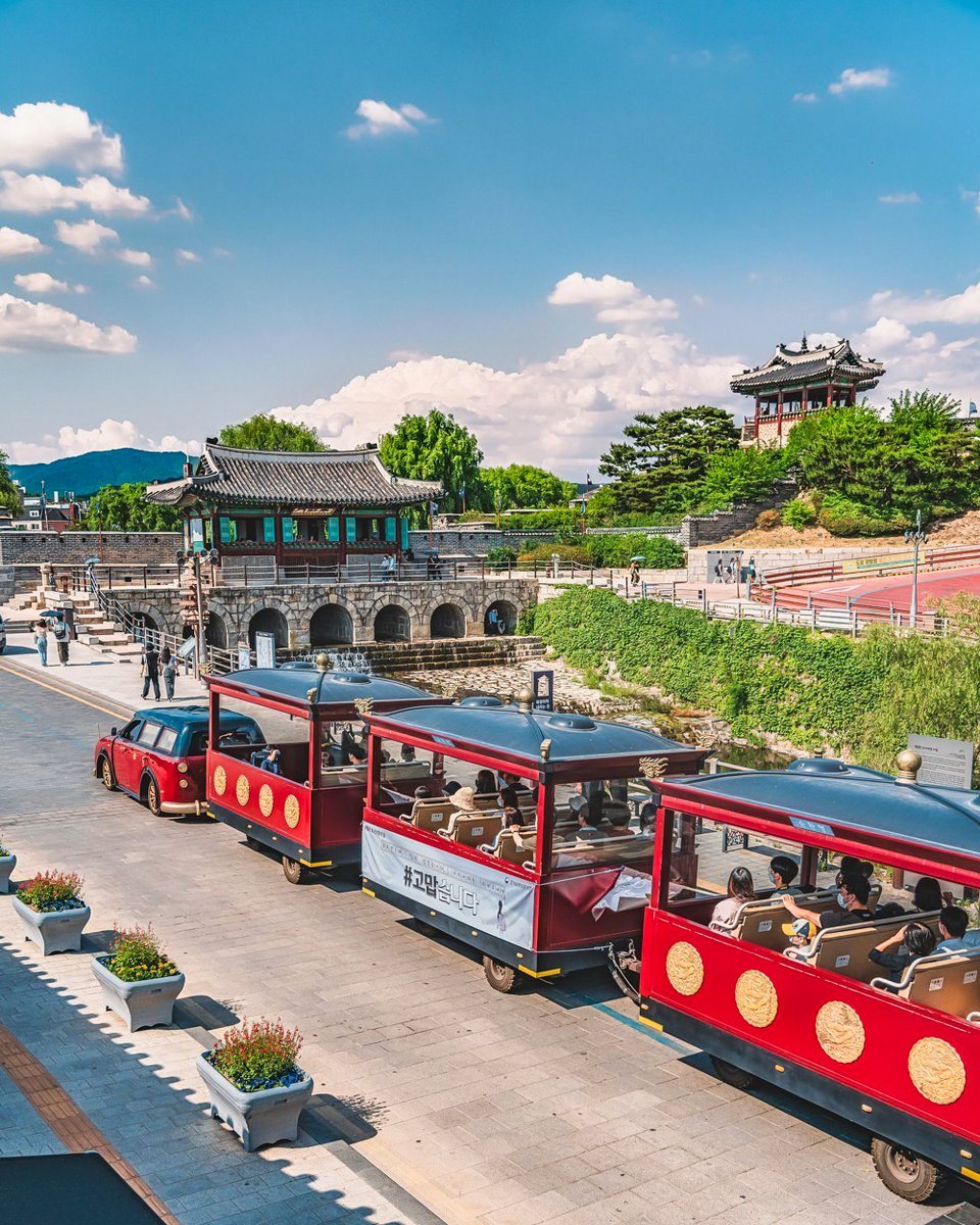 Kor_Visitkorea's tweet photo. 과거와 현재가 공존하는 수원에서 화성어차 타고 한바퀴 🚂 https://t.co/2SRrge2uHK