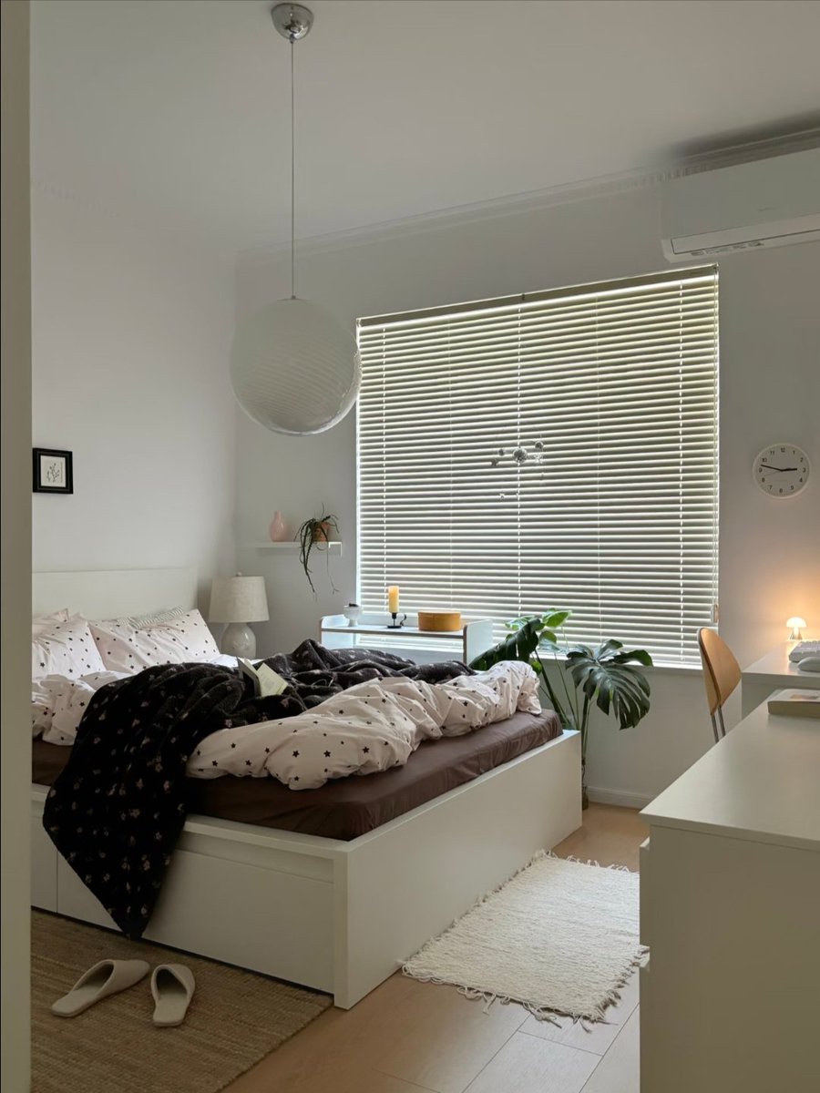skyecorner96's tweet photo. soft mornings, warm blankets, and little moments that feel like home ☕️📖🧸✨ https://t.co/XGDXcJd7Mm