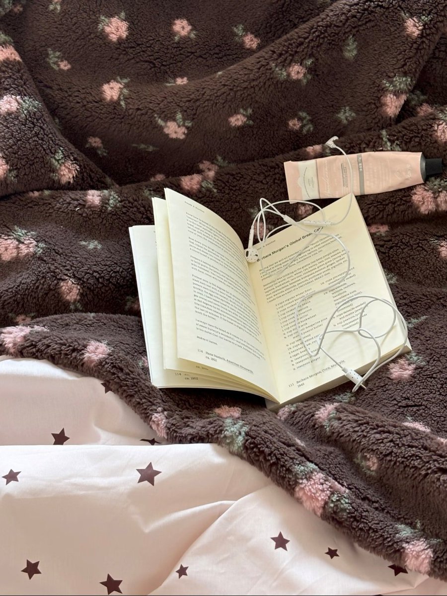 skyecorner96's tweet photo. soft mornings, warm blankets, and little moments that feel like home ☕️📖🧸✨ https://t.co/XGDXcJd7Mm