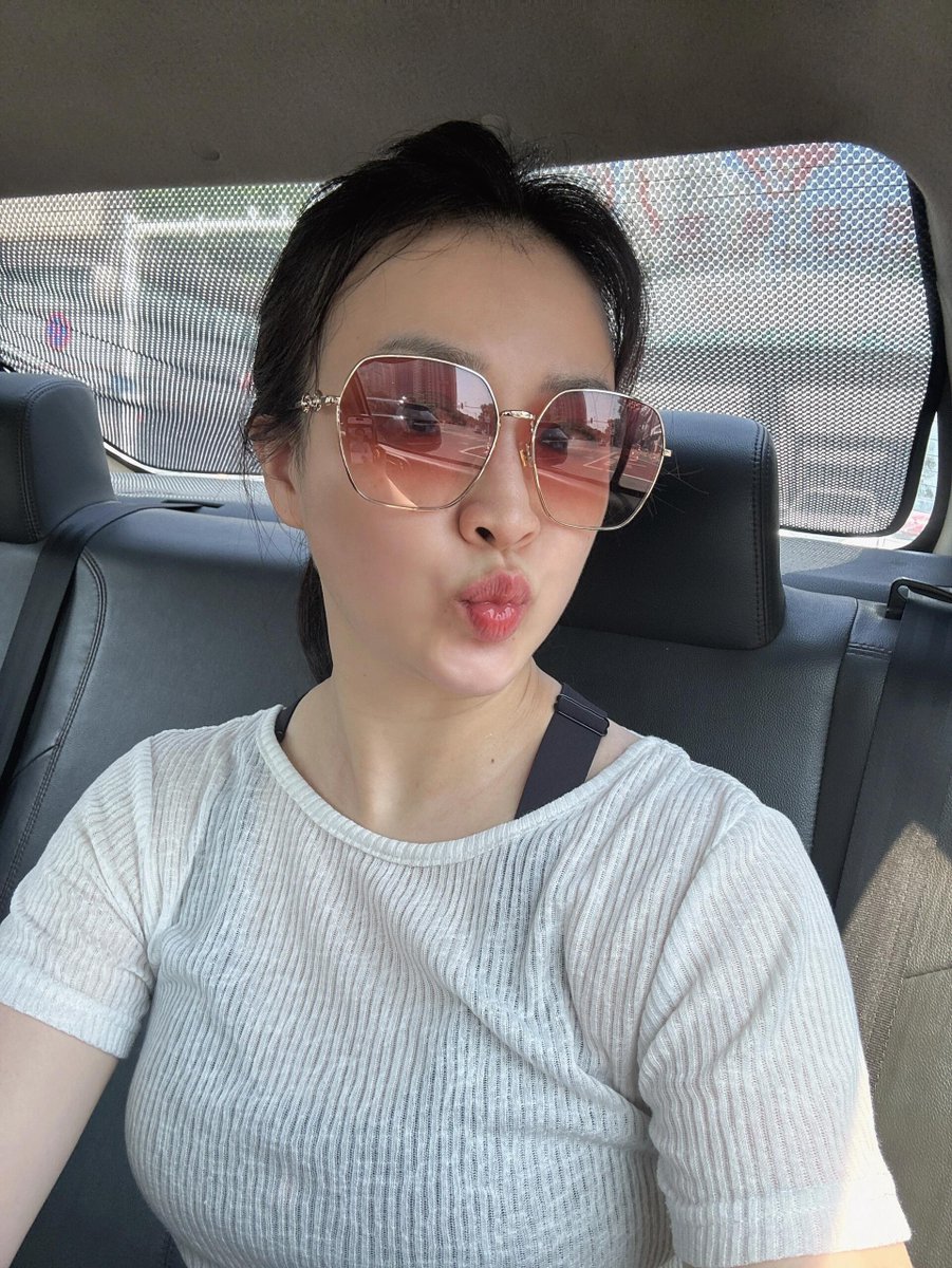 olaymaicol's tweet photo. 不都说喜欢反差的阿姨吗，我这种的算不算反差的呢？真的会有人喜欢的吗？ https://t.co/Jtw2I74OIe