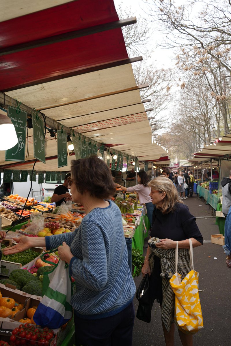 MehmetKocttfl's tweet photo. Today’s quick trip: grabbed coffee at the corner bakeshop and walked around the downtown farmers market. Lovely sunny afternoon!， https://t.co/9GaS6D3WUs