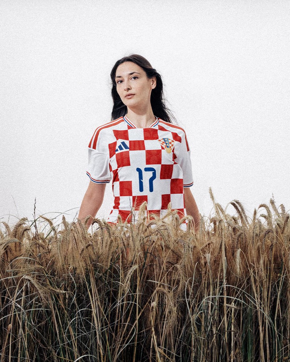 _PointDePenalty's tweet photo. Les nouveaux maillots de la Croatie avec adidas comme nouvel équipementier (l'extérieur est pas idiot du tout) 🇭🇷 https://t.co/NCH9vl6BVo